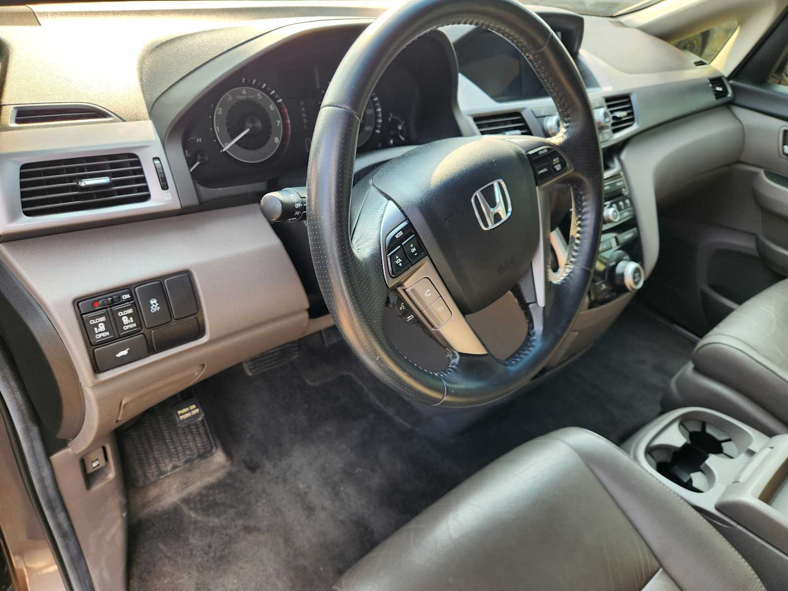 Thumbnail: 2011 Honda Odyssey - 8
