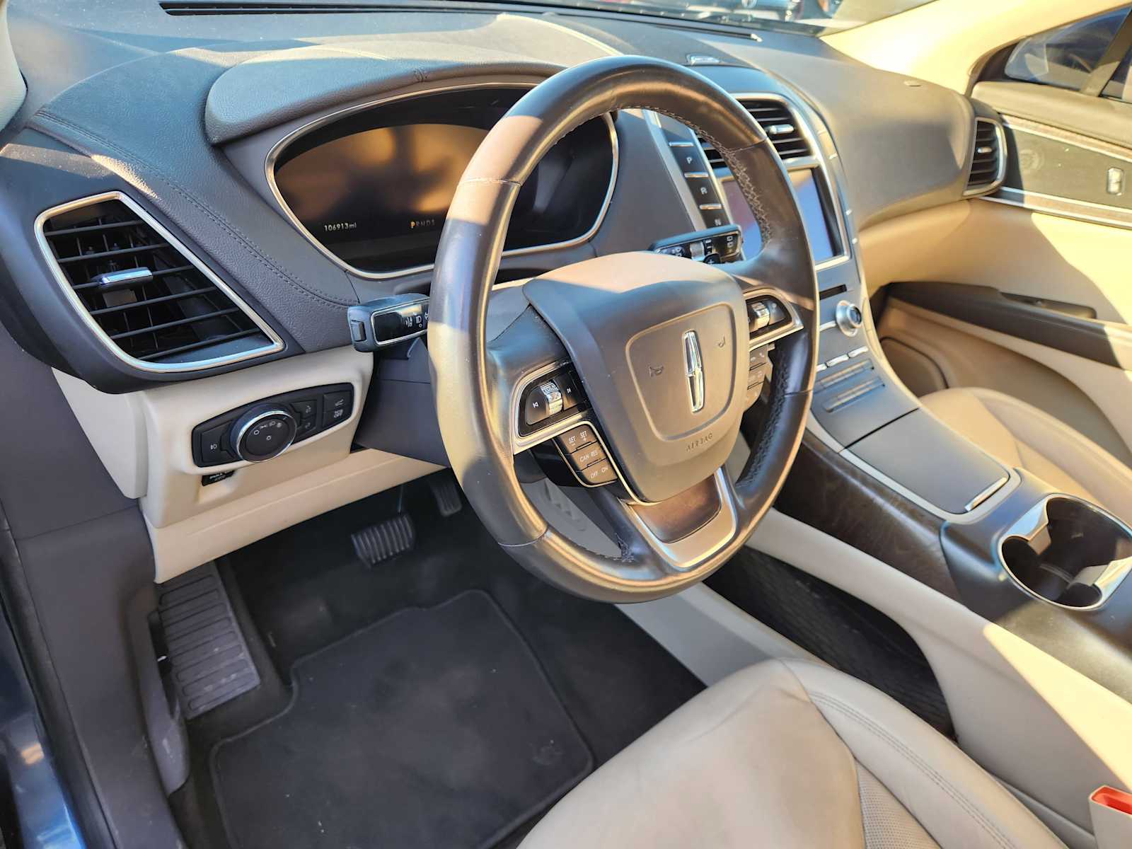 Thumbnail: 2019 Lincoln Nautilus - 8