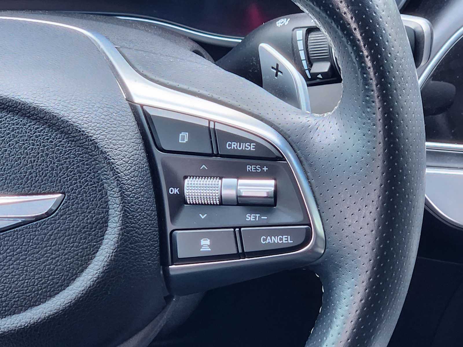 Thumbnail: 2021 Genesis G70 - 32