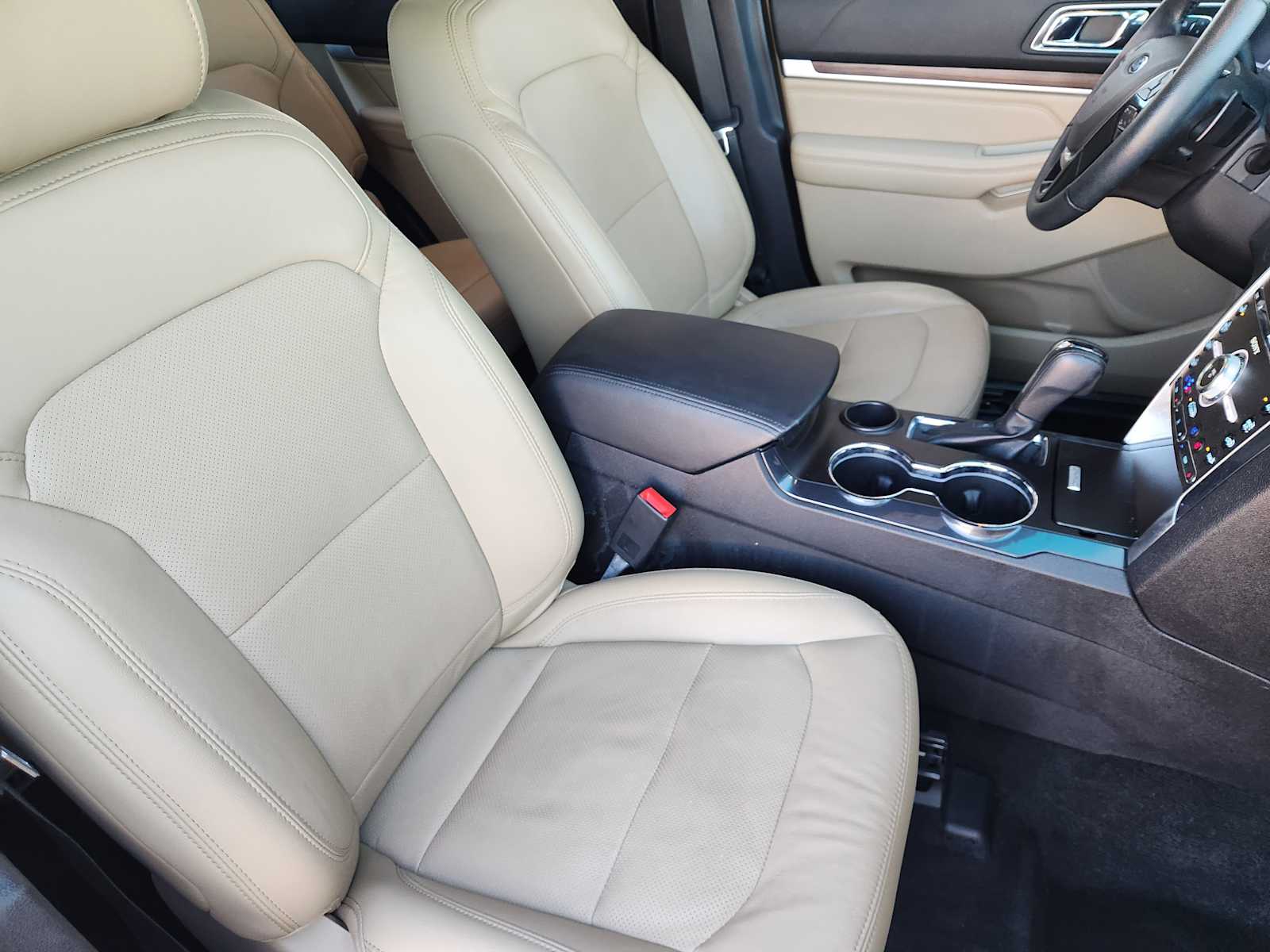 Thumbnail: 2017 Ford Explorer - 15