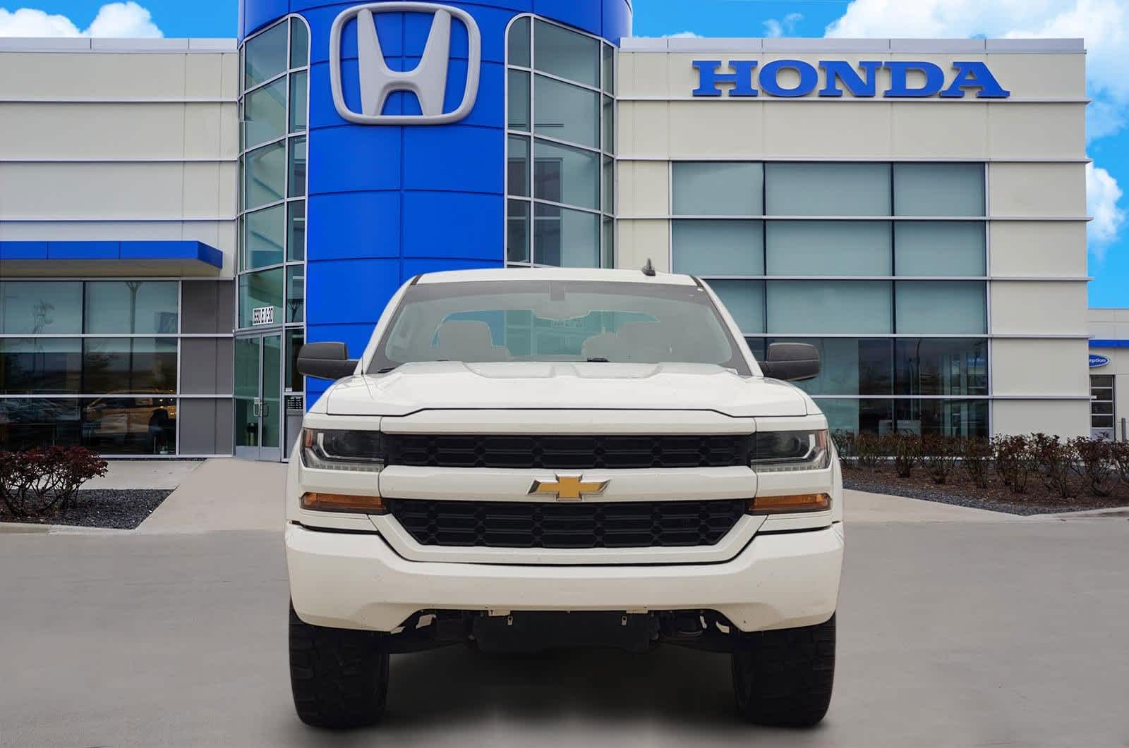 Thumbnail: 2018 Chevrolet Silverado 1500 - 6