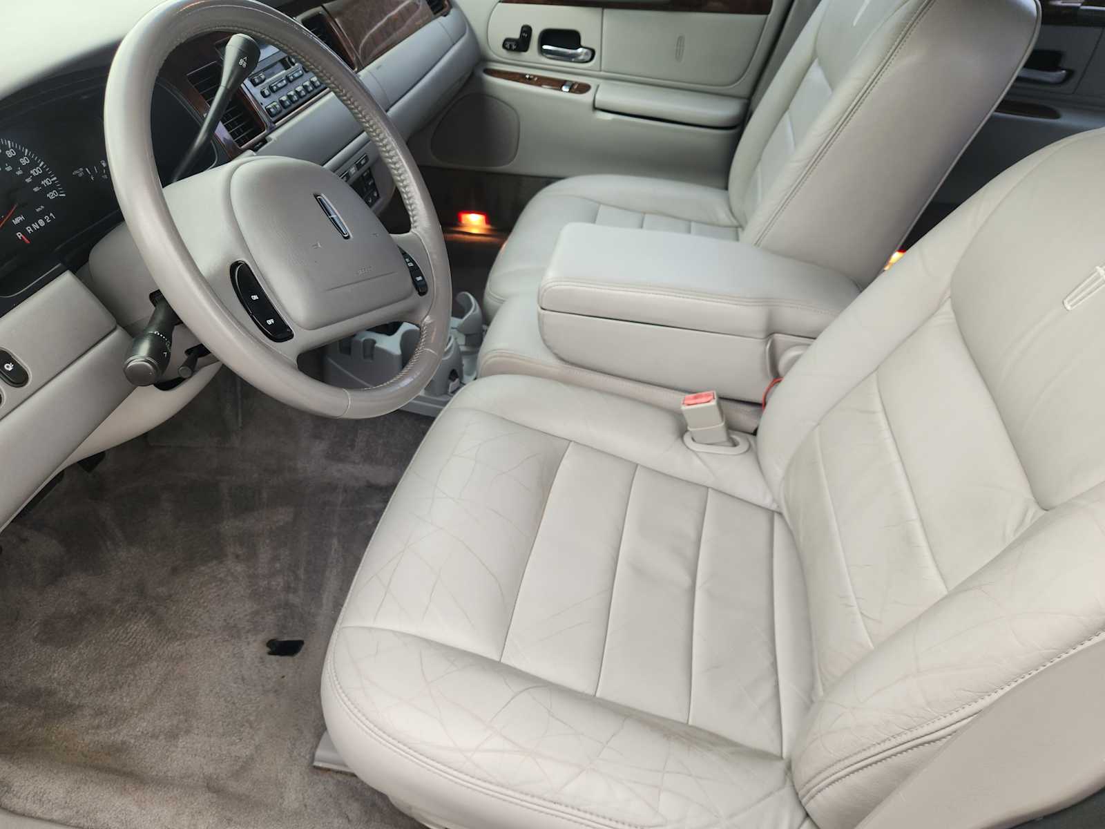 Thumbnail: 2001 Lincoln Town Car - 7