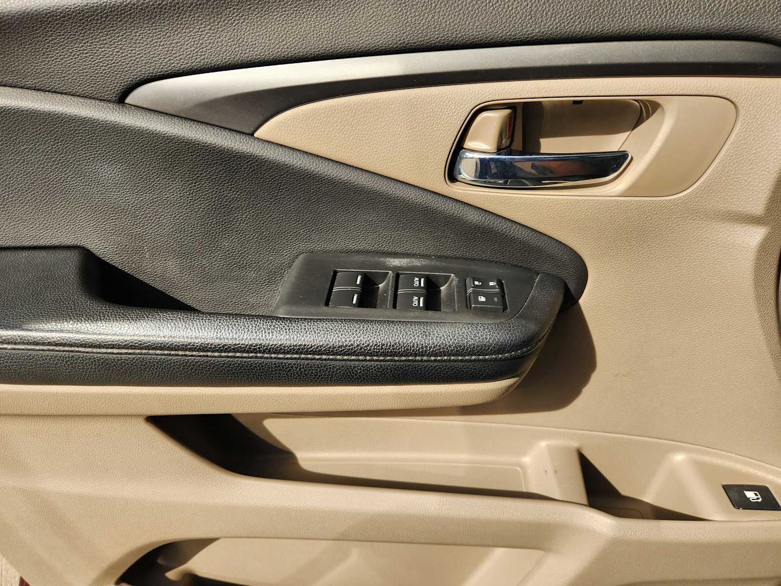 Thumbnail: 2016 Honda Pilot - 30