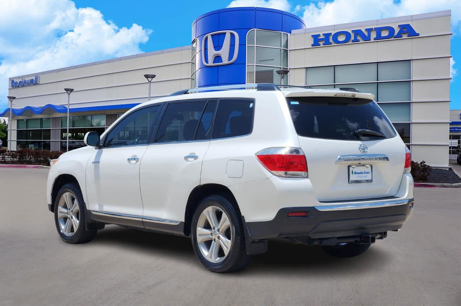 Thumbnail: 2013 Toyota Highlander - 4