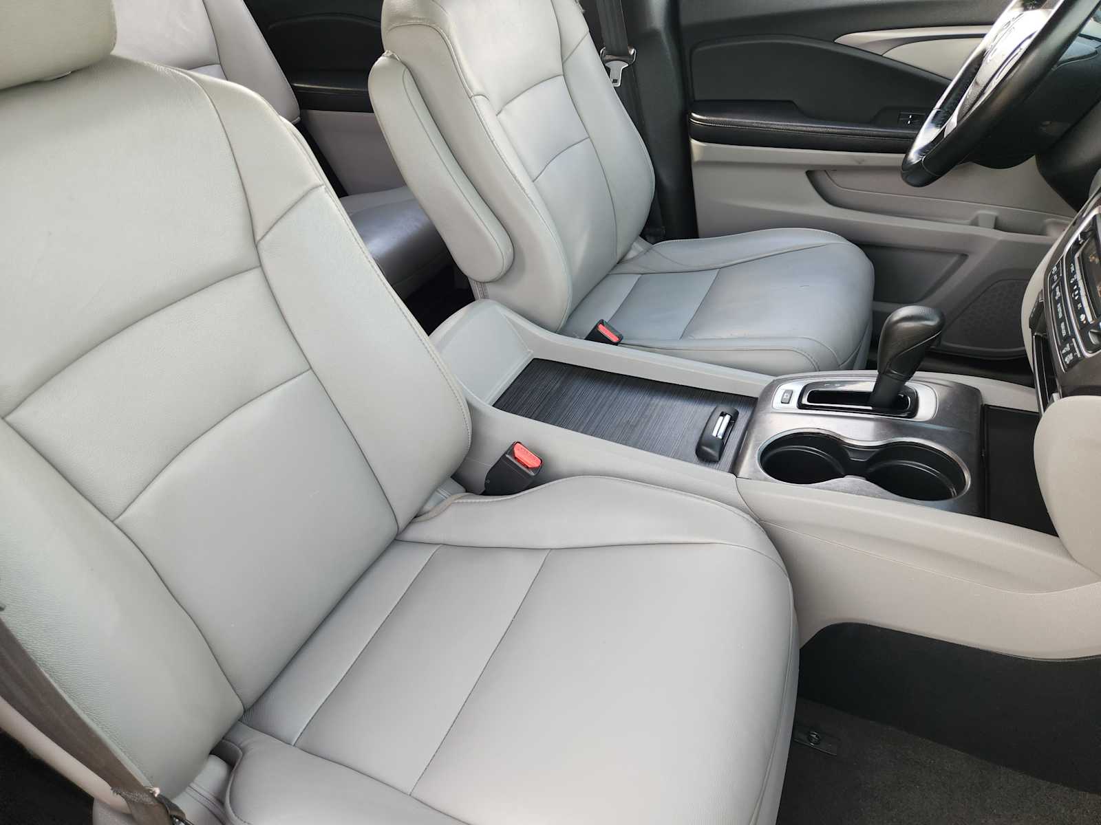 Thumbnail: 2016 Honda Pilot - 15