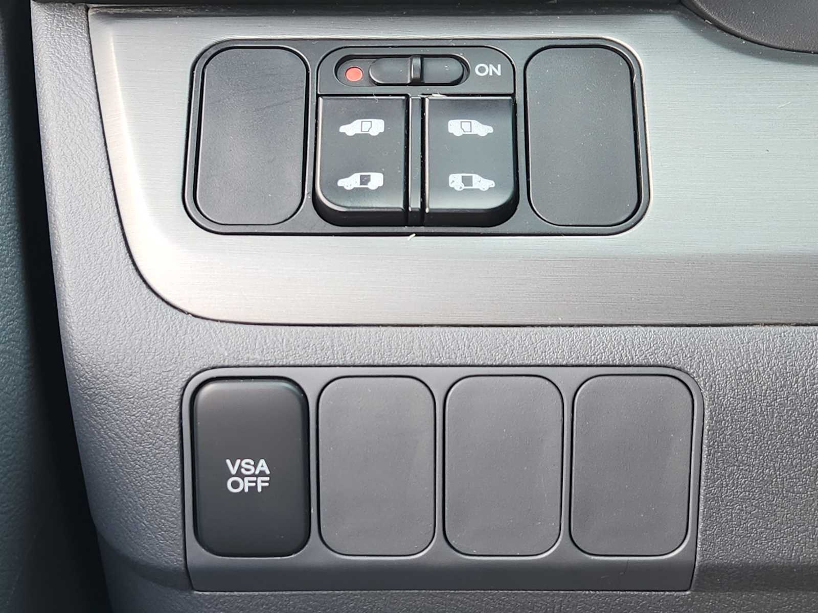 Thumbnail: 2005 Honda Odyssey - 28