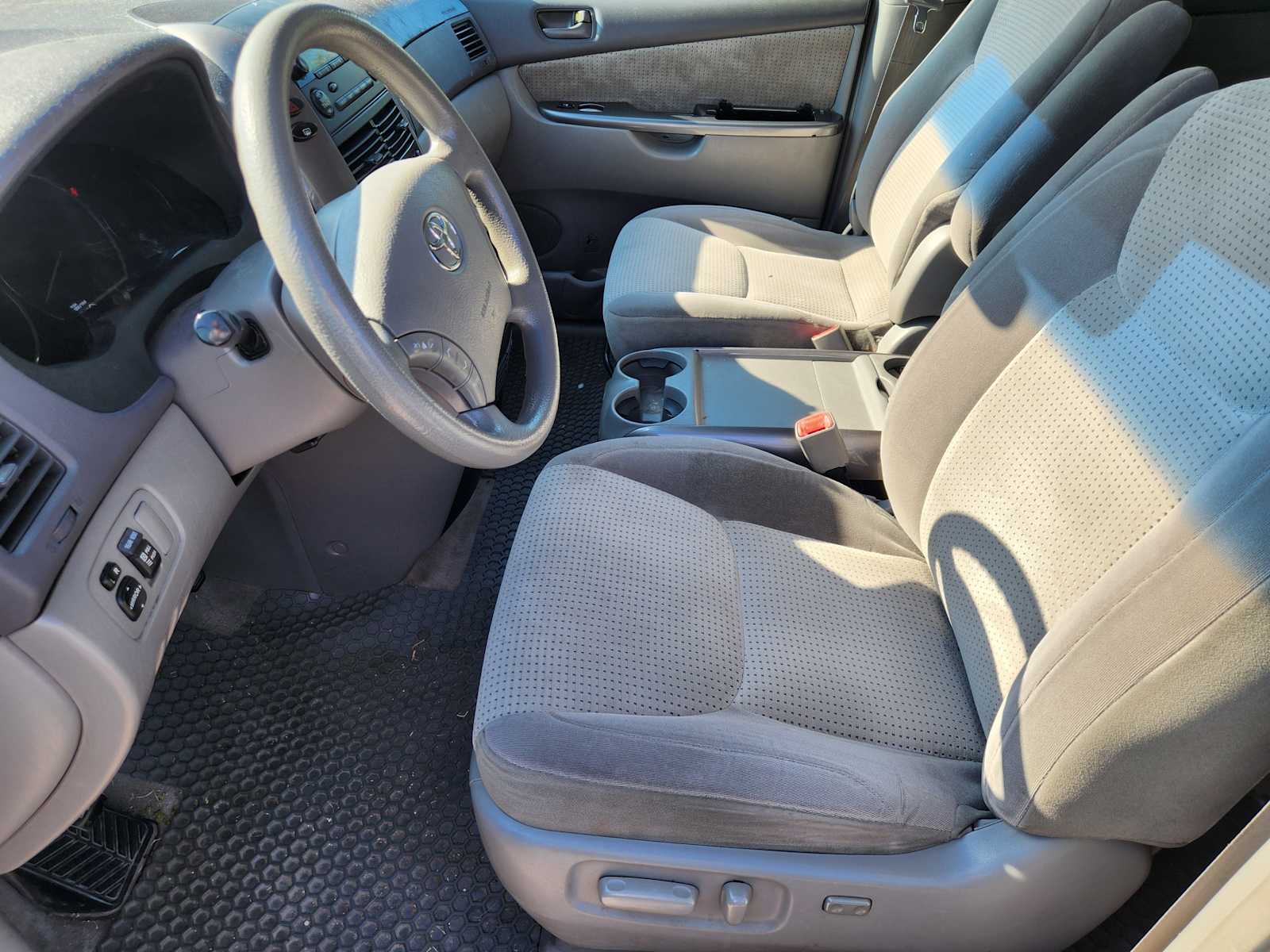 Thumbnail: 2010 Toyota Sienna - 7