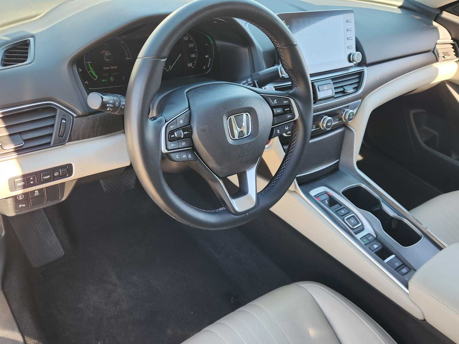 2018 Honda Accord Hybrid Touring photo 2