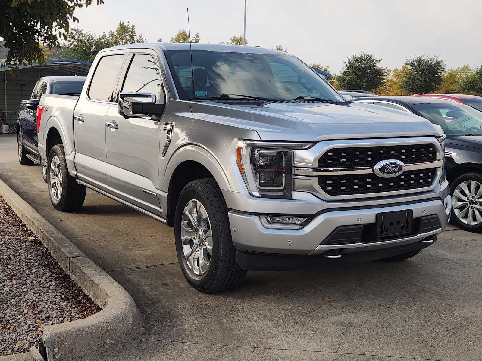2023 Ford F-150 XLT photo 3