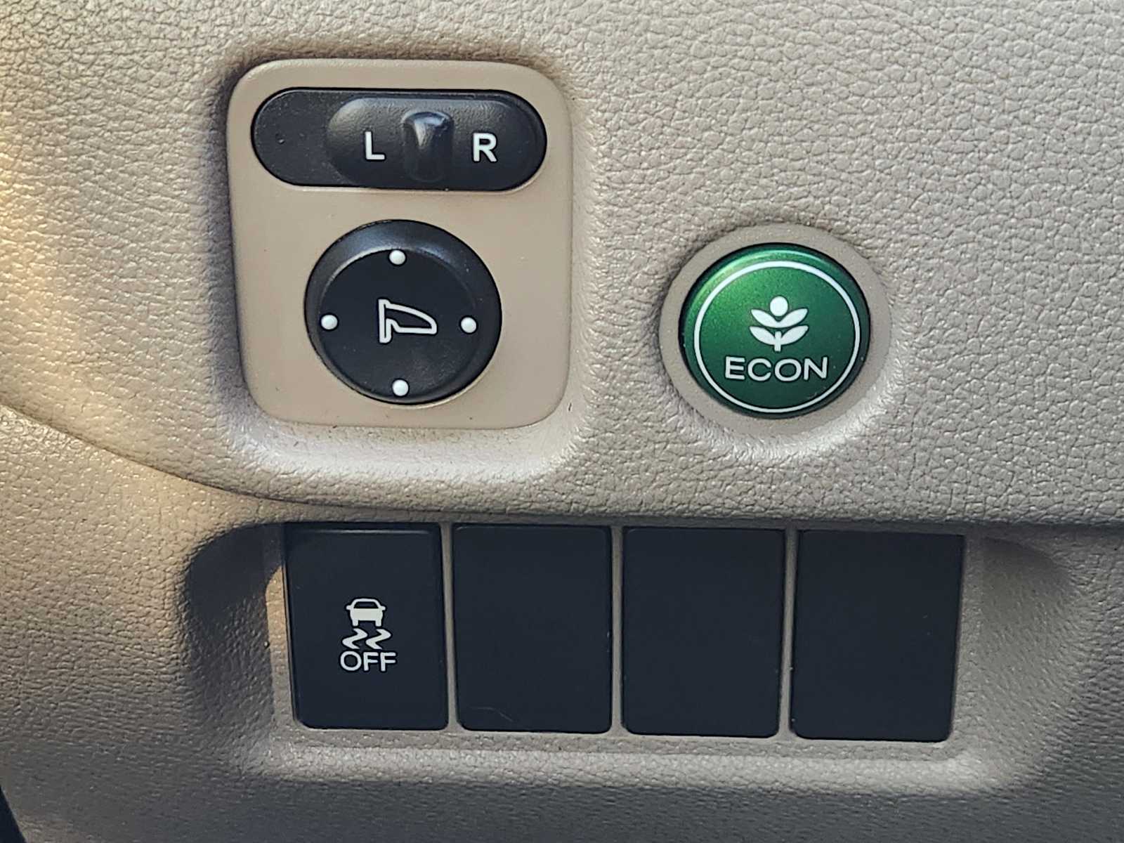 Thumbnail: 2017 Honda Pilot - 28