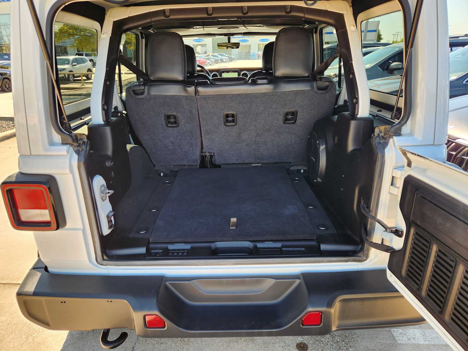 Thumbnail: 2018 Jeep Wrangler - 19