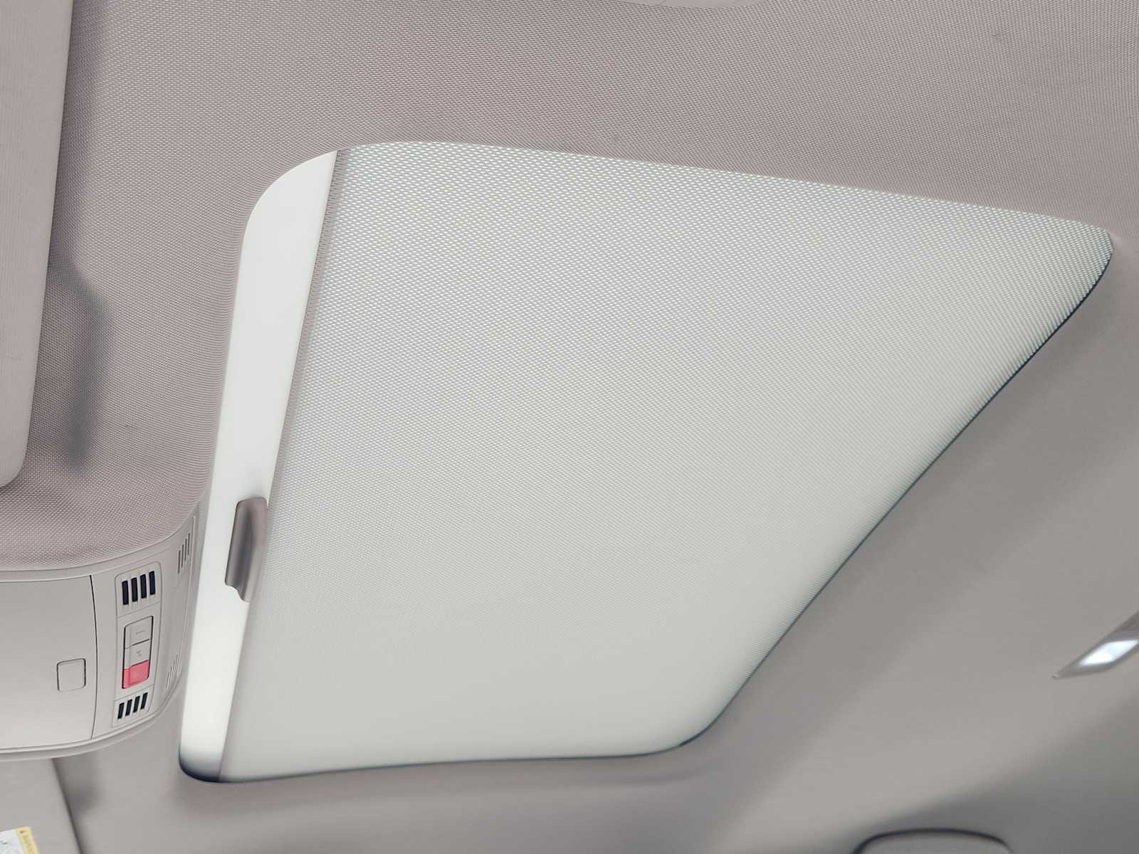 Thumbnail: 2017 Volkswagen Golf - 30