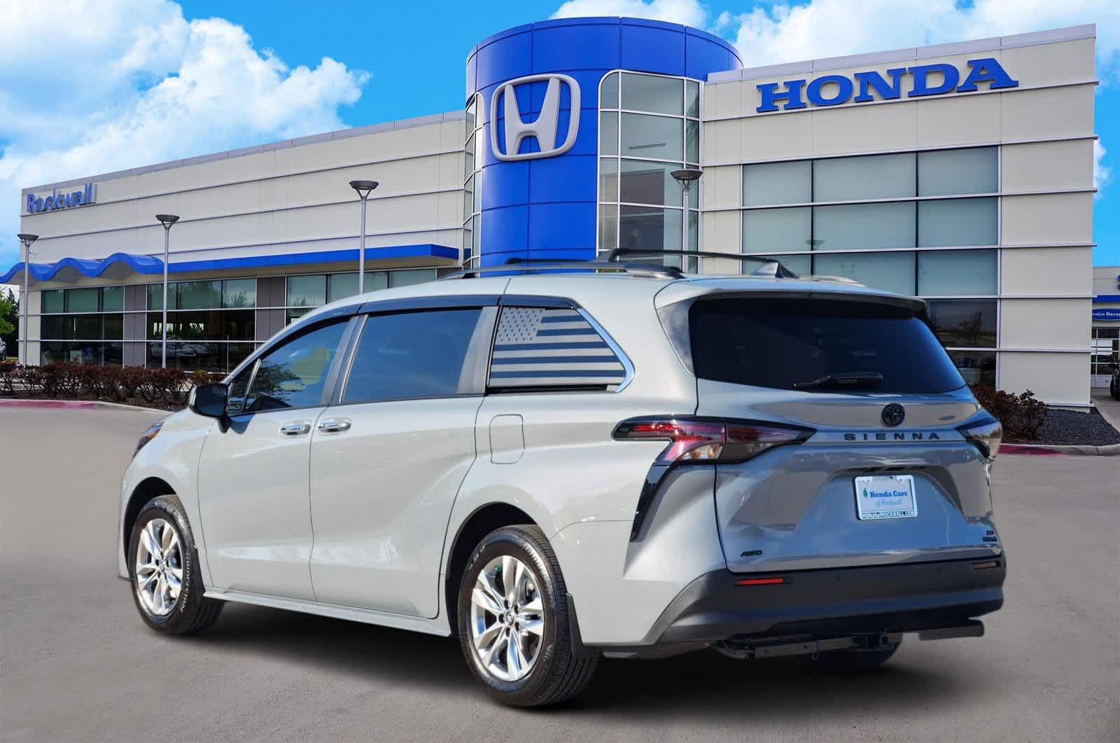 Thumbnail: 2023 Toyota Sienna - 4