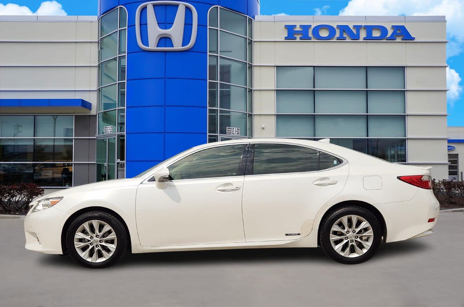 Thumbnail: 2015 Lexus ES - 3