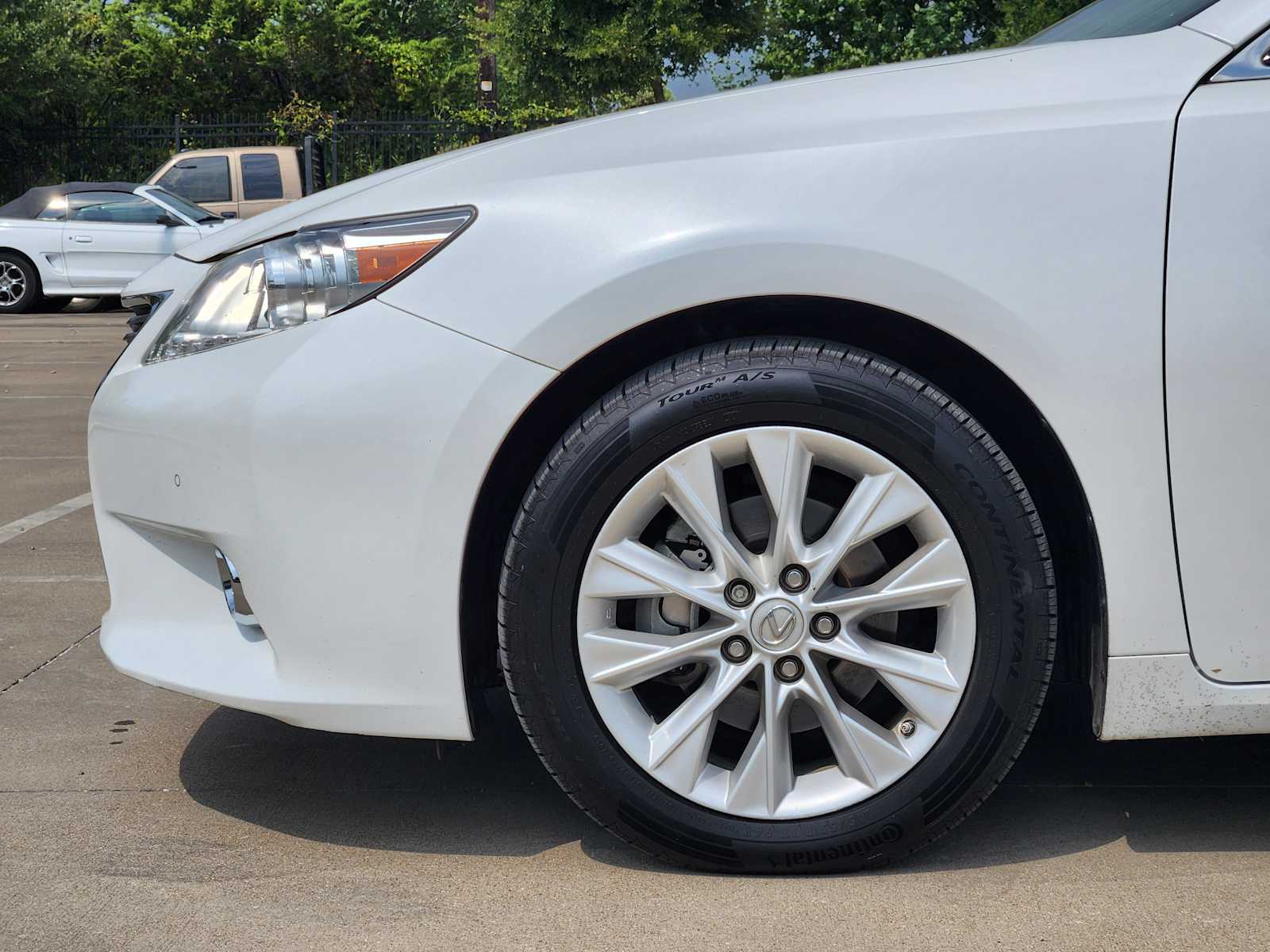 Thumbnail: 2015 Lexus ES - 8