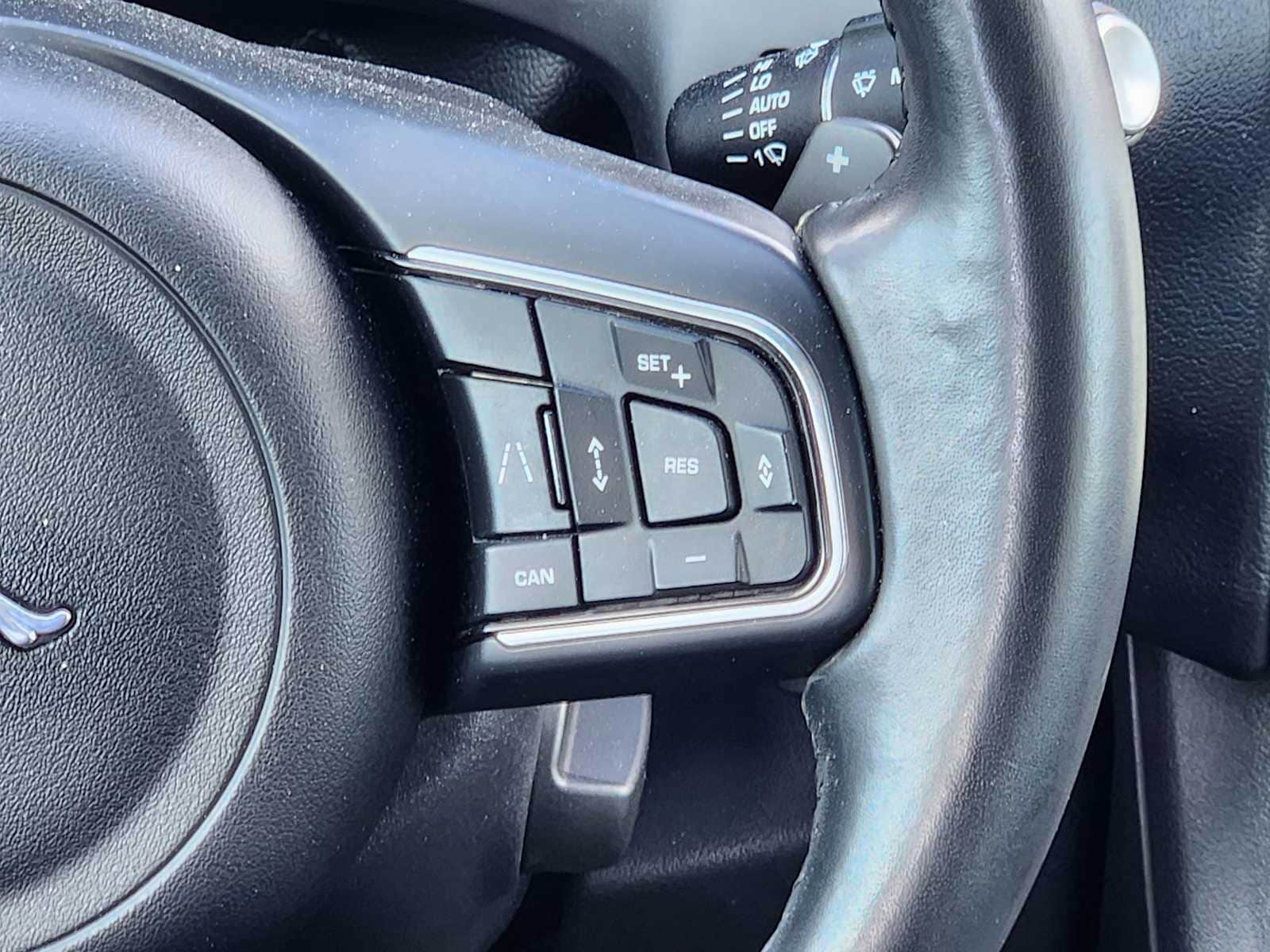 Thumbnail: 2019 Jaguar F-Pace - 32