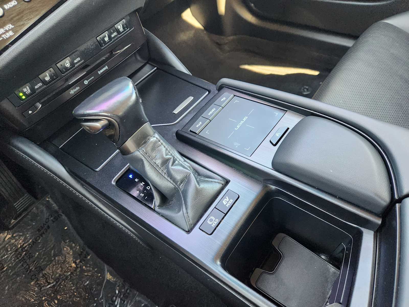 Thumbnail: 2022 Lexus ES - 17