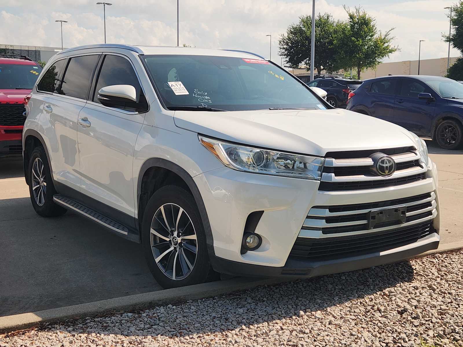 Thumbnail: 2019 Toyota Highlander - 2