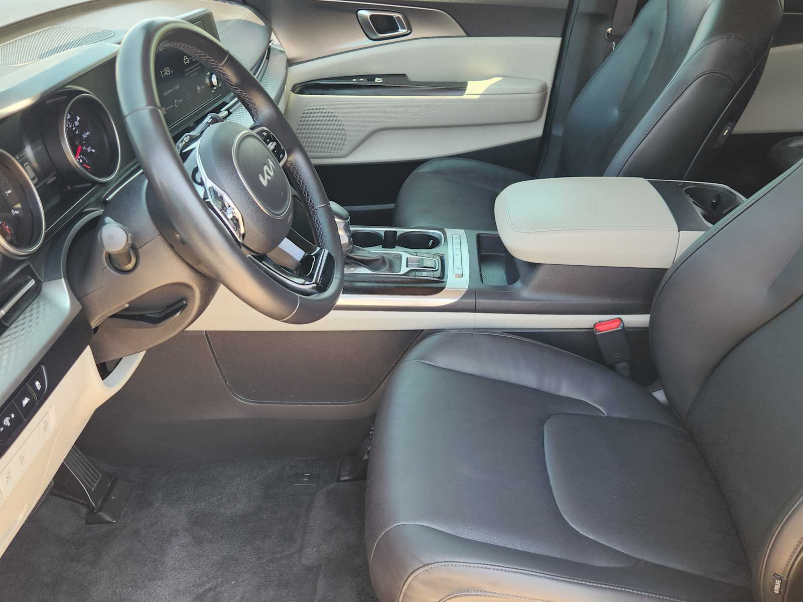 Thumbnail: 2022 Kia Carnival - 11