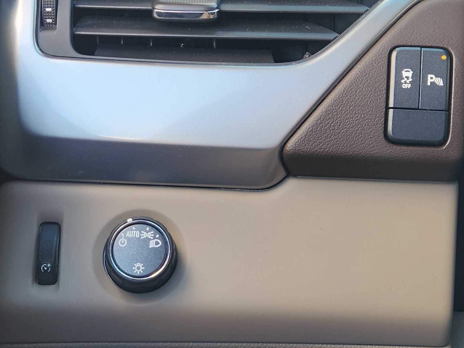 Thumbnail: 2019 Chevrolet Tahoe - 28