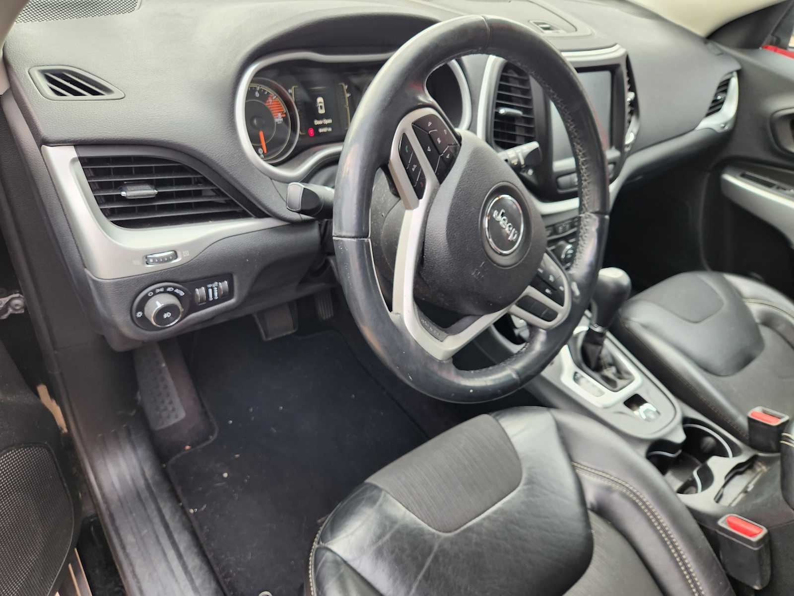 Thumbnail: 2018 Jeep Cherokee - 8