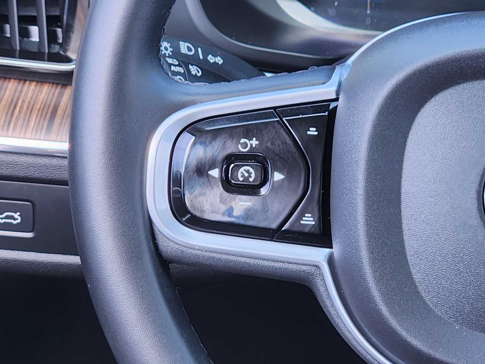 Thumbnail: 2023 Volvo XC60 - 32