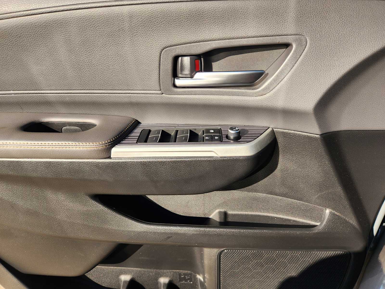 Thumbnail: 2023 Toyota Sienna - 29