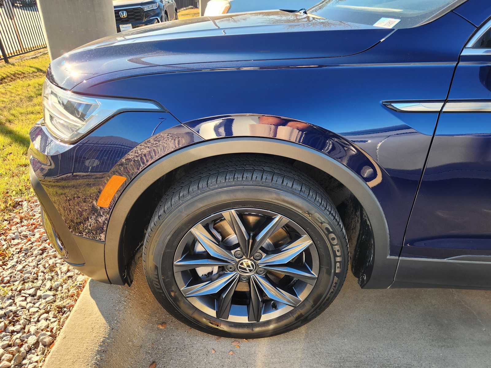 Thumbnail: 2023 Volkswagen Tiguan - 10