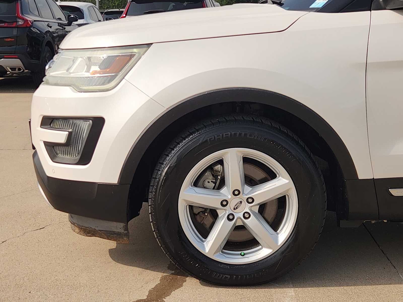 Thumbnail: 2016 Ford Explorer - 8
