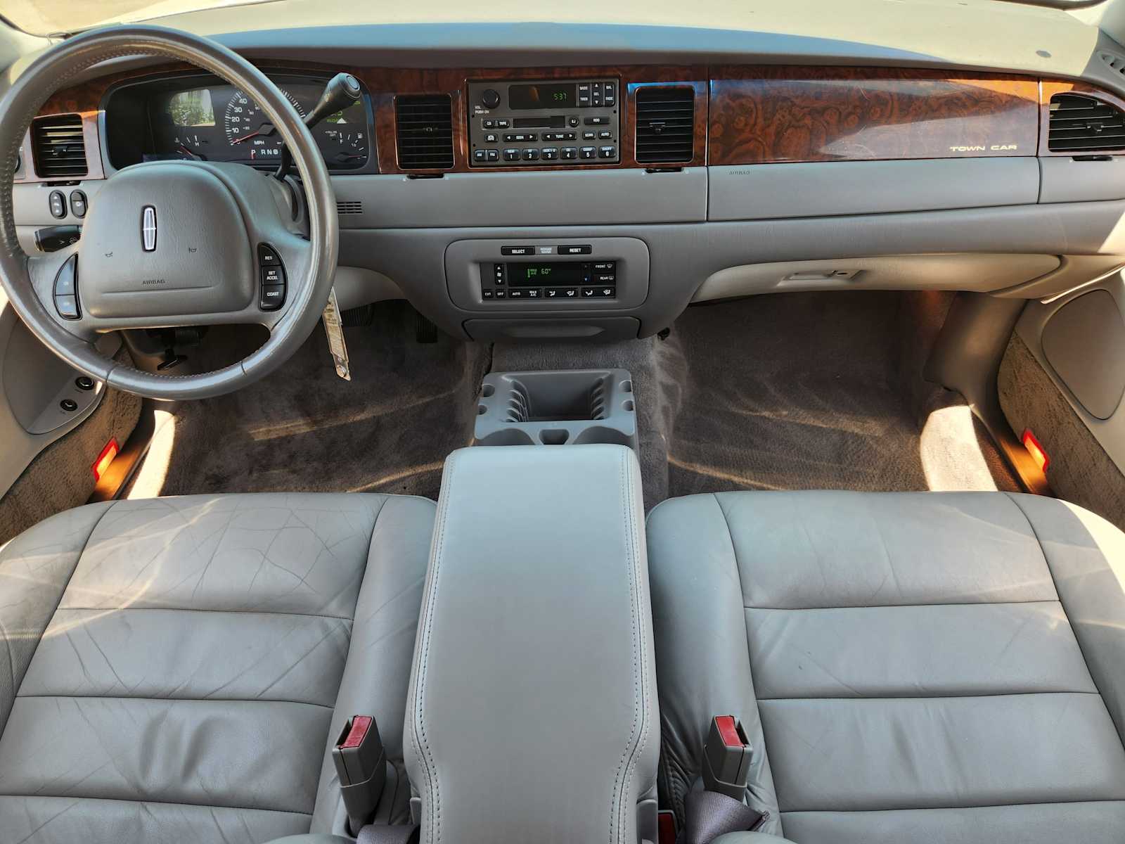 Thumbnail: 2001 Lincoln Town Car - 10