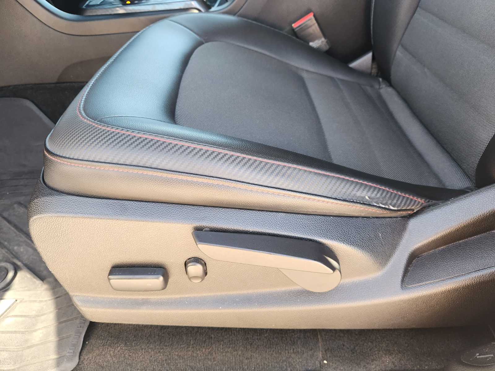 Thumbnail: 2018 GMC Canyon - 30