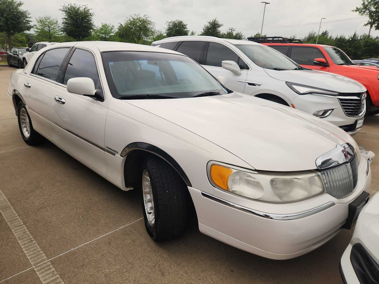 Thumbnail: 2001 Lincoln Town Car - 3