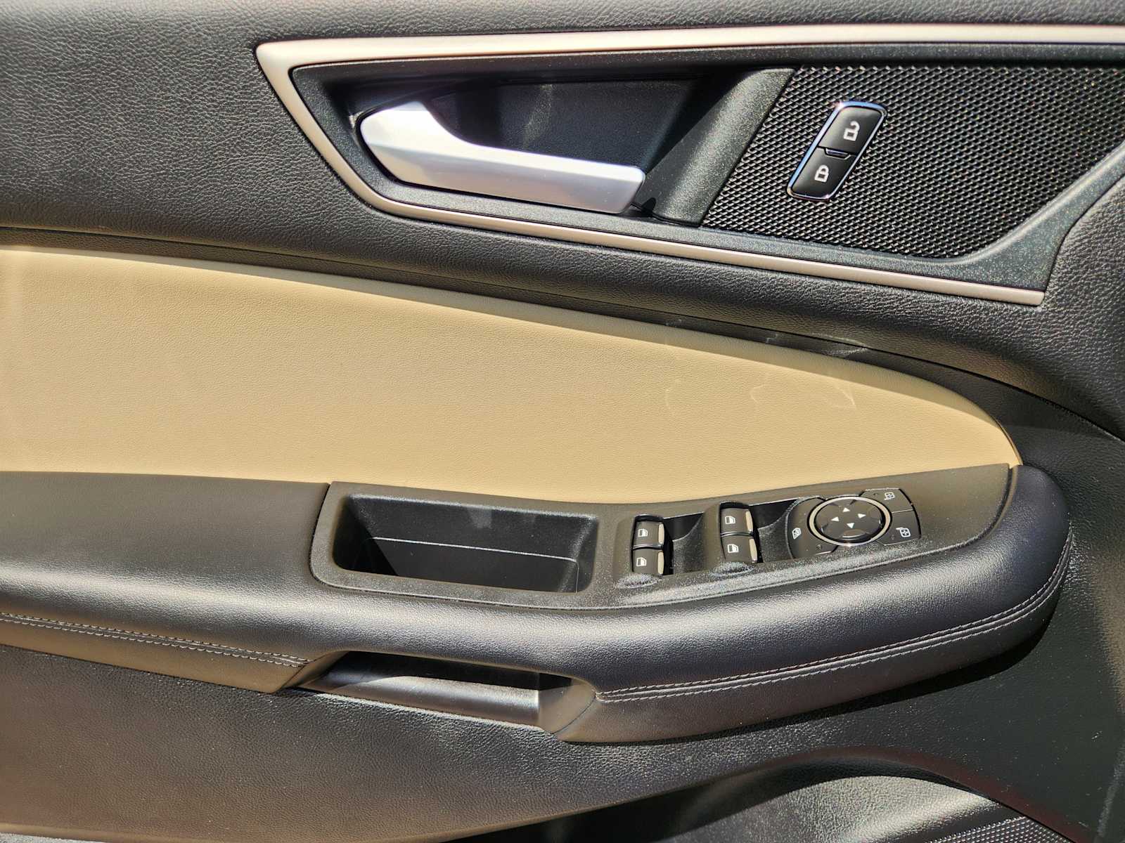 Thumbnail: 2022 Ford Edge - 29