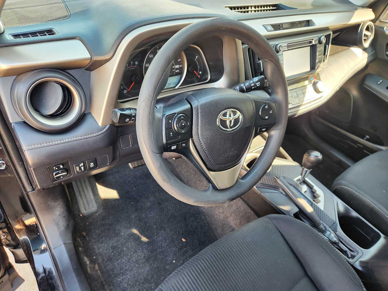 Thumbnail: 2015 Toyota RAV4 - 8