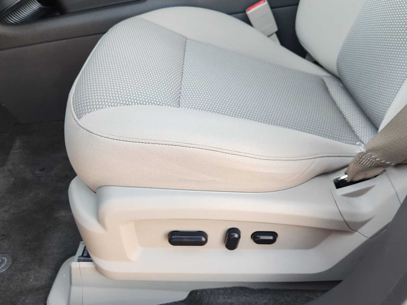 Thumbnail: 2014 Ford Edge - 29