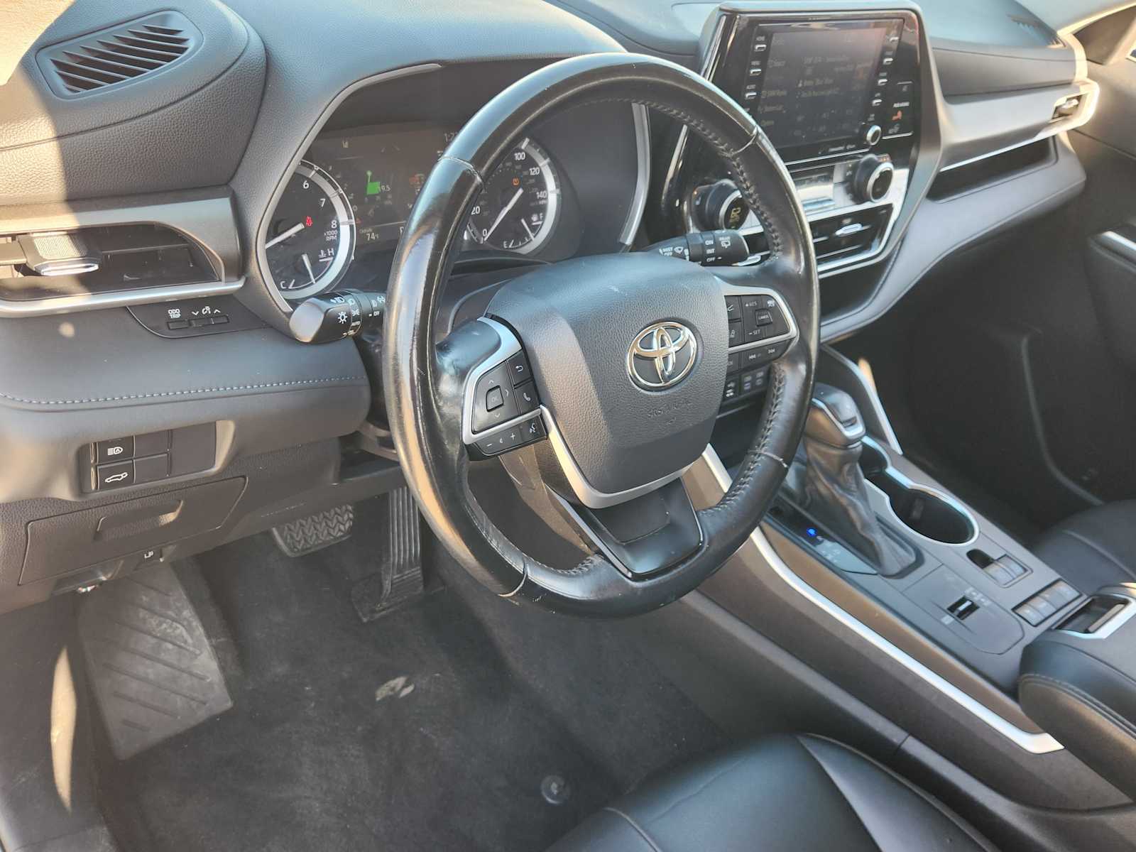 Thumbnail: 2022 Toyota Highlander - 2