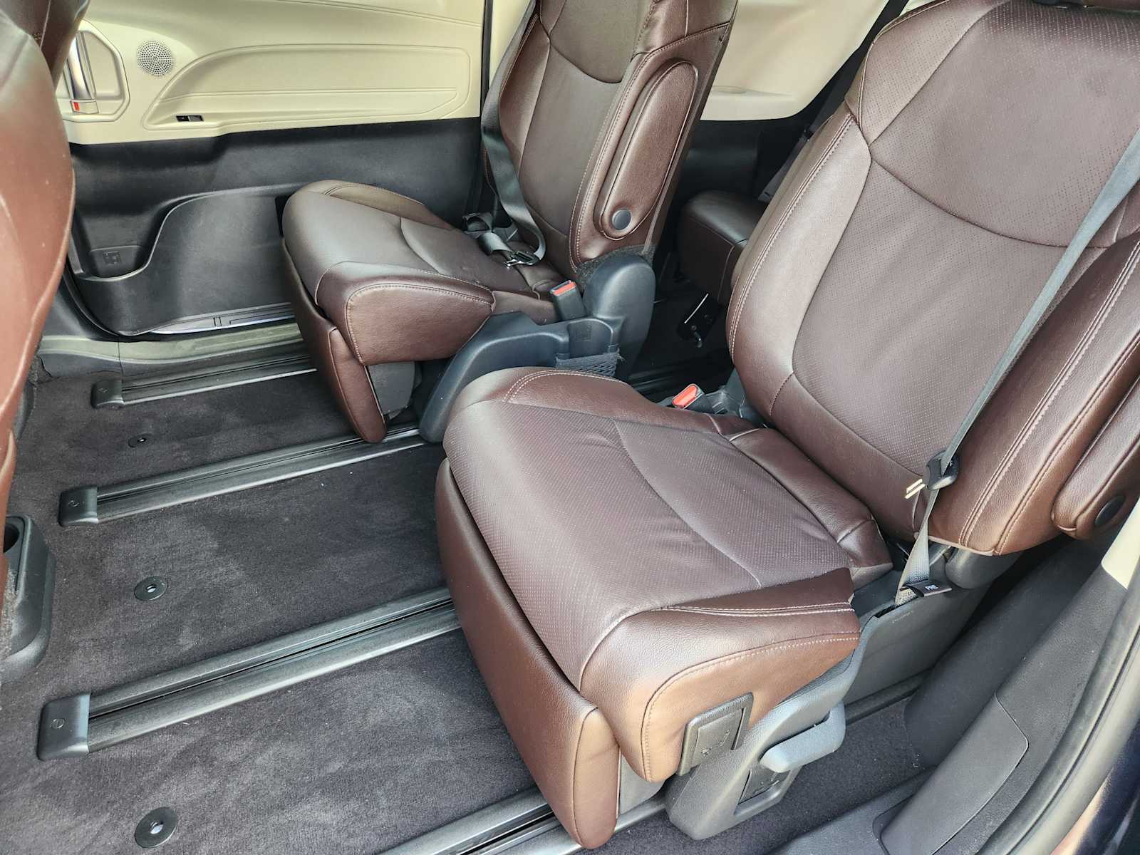 Thumbnail: 2024 Toyota Sienna - 13