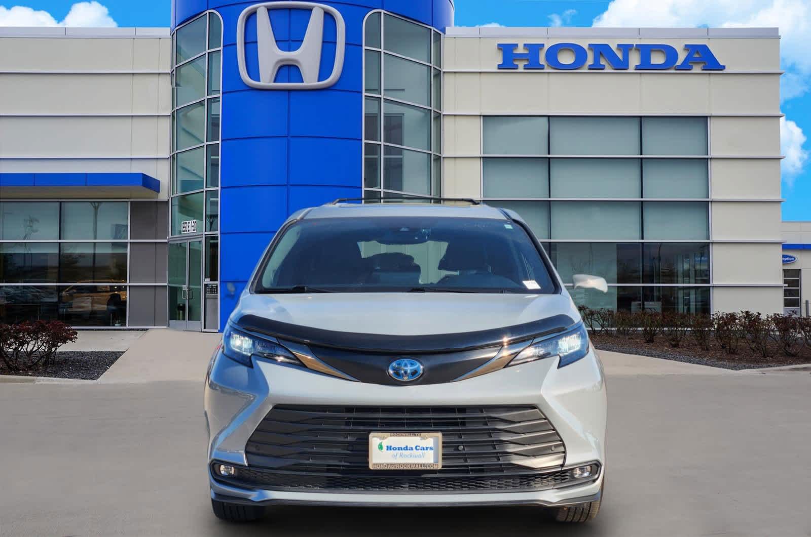 Thumbnail: 2023 Toyota Sienna - 6