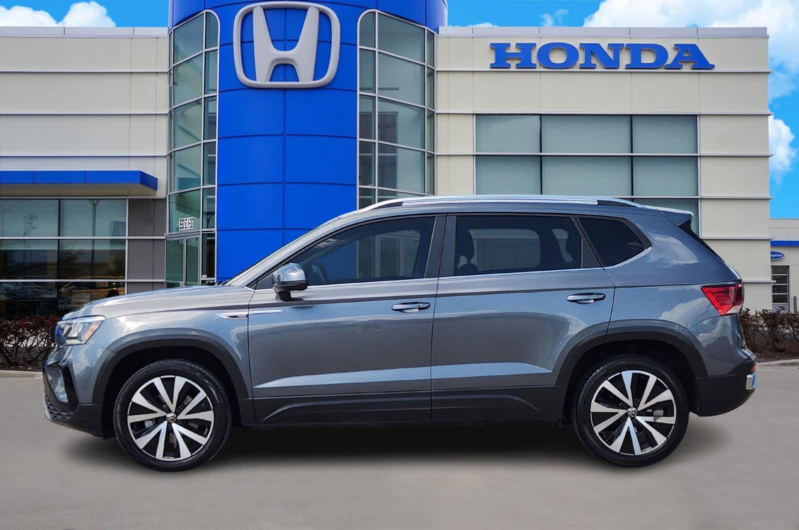 Thumbnail: 2022 Volkswagen Taos - 3