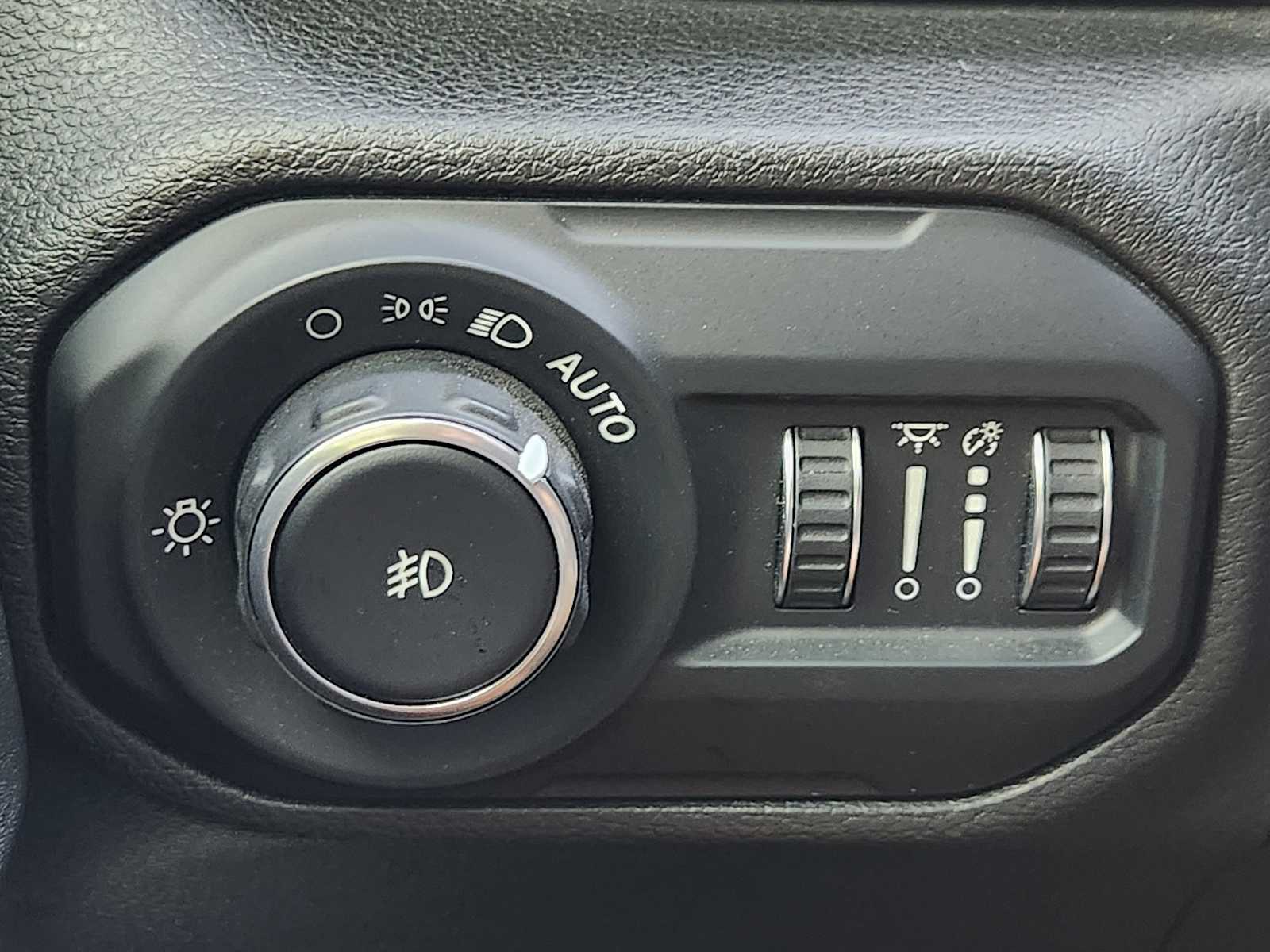 Thumbnail: 2021 Jeep Wrangler - 28