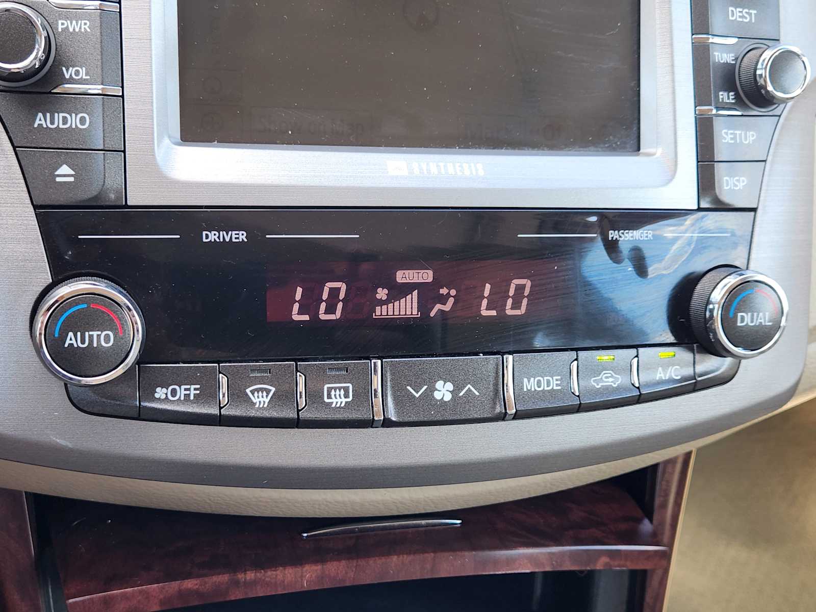 Thumbnail: 2012 Toyota Avalon - 26