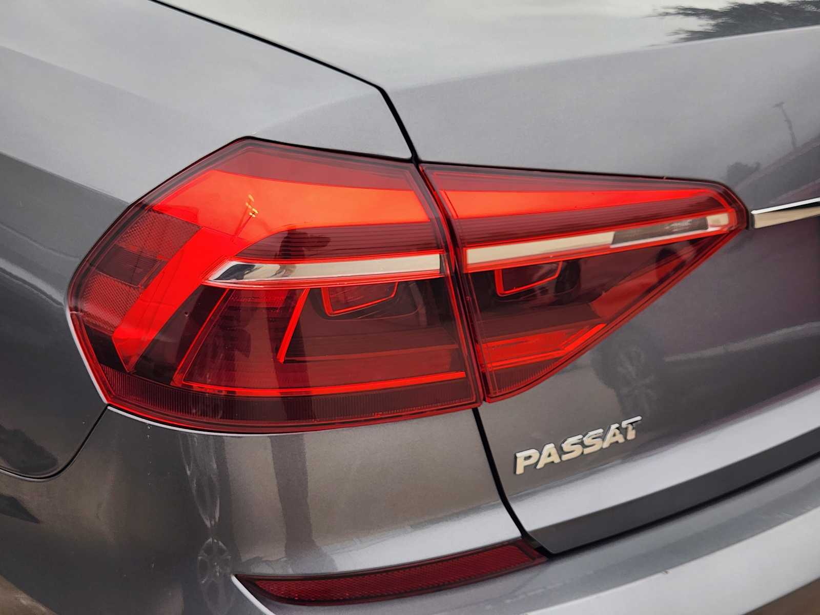 Thumbnail: 2017 Volkswagen Passat - 12