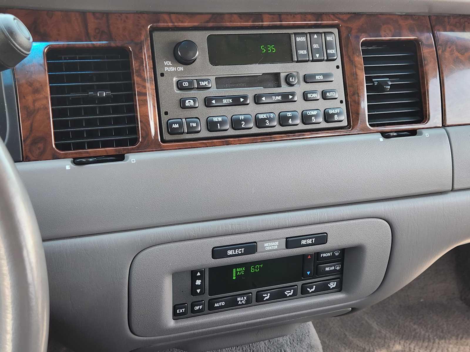 Thumbnail: 2001 Lincoln Town Car - 16