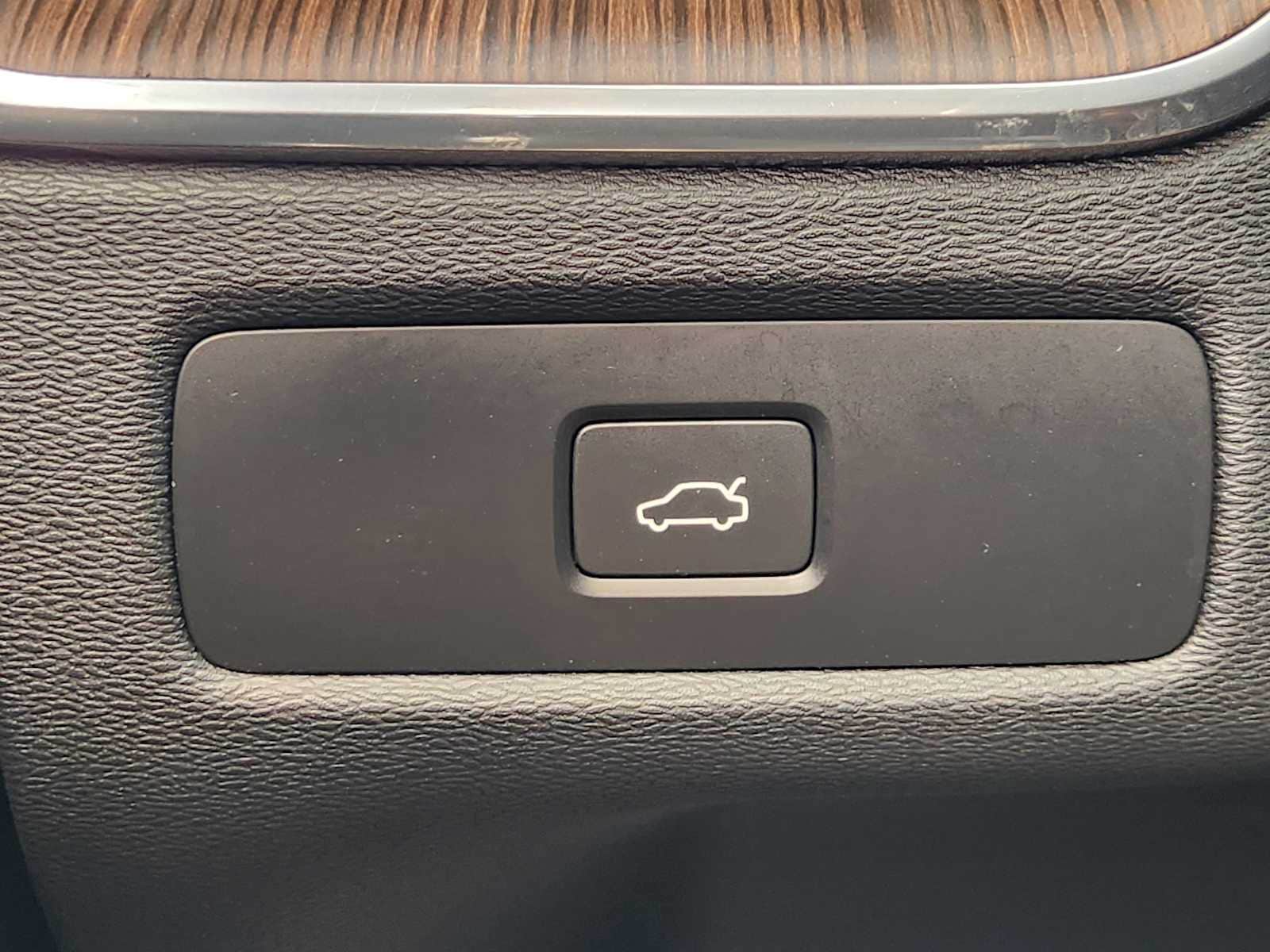 Thumbnail: 2023 Volvo XC60 - 27