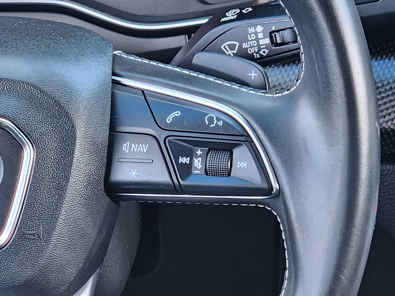 Thumbnail: 2020 Audi SQ5 - 33