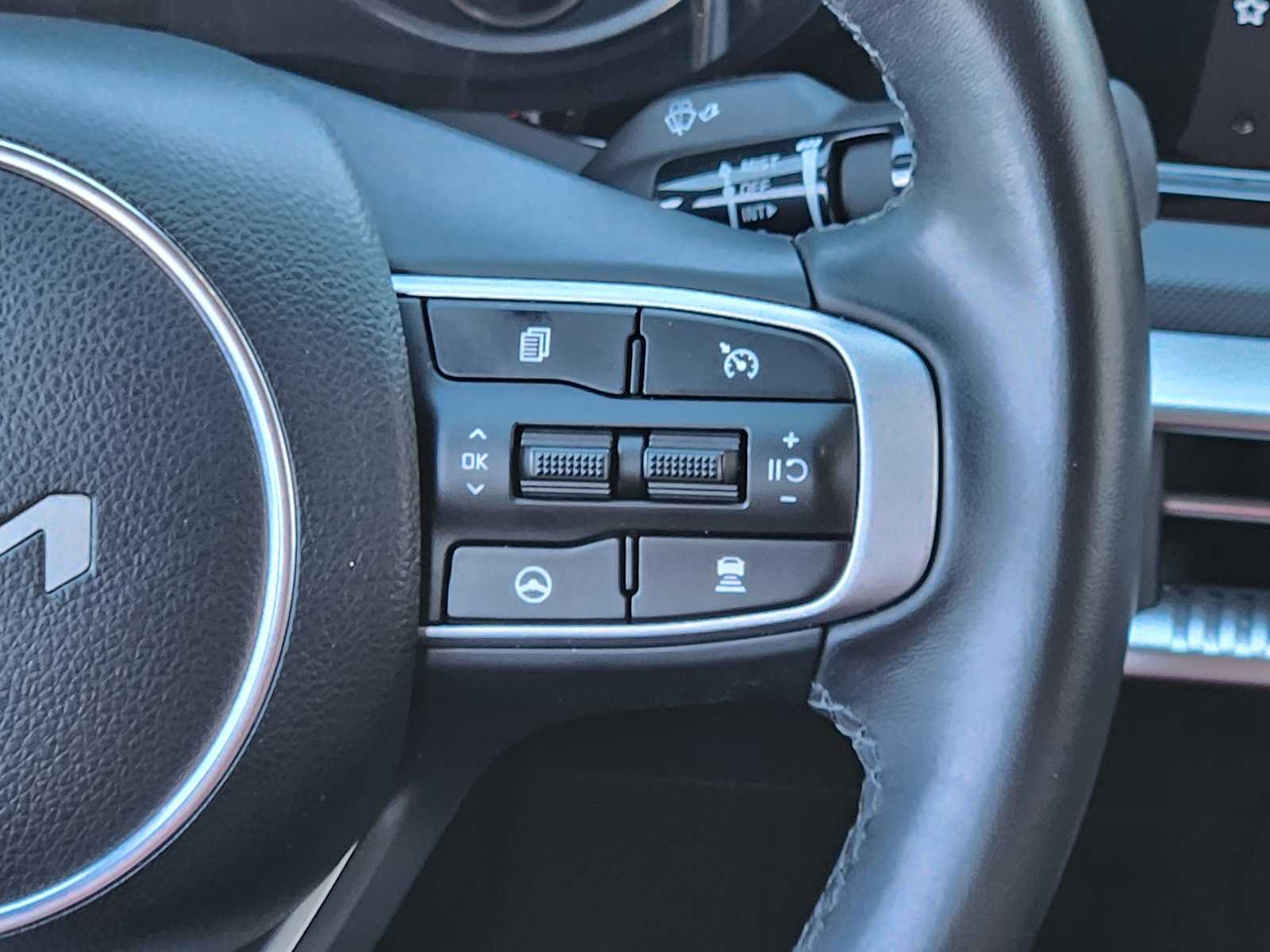 Thumbnail: 2023 Kia K5 - 32