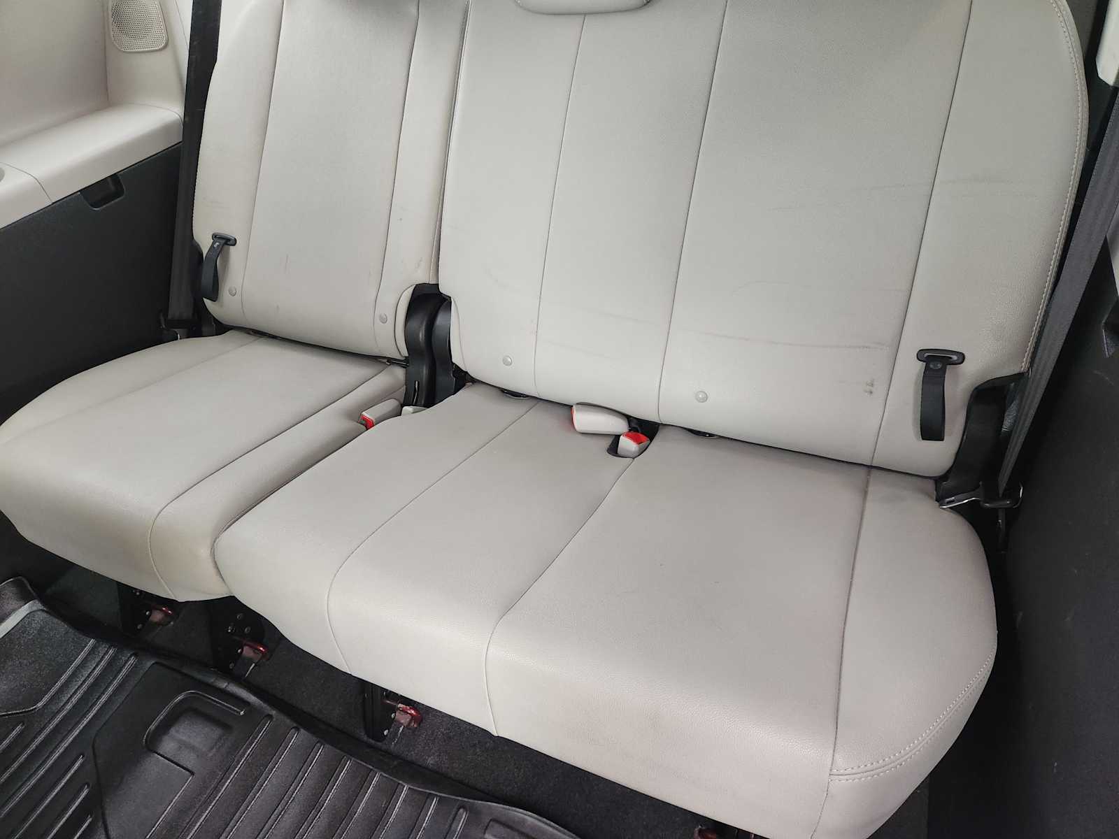 Thumbnail: 2019 Toyota Sienna - 14