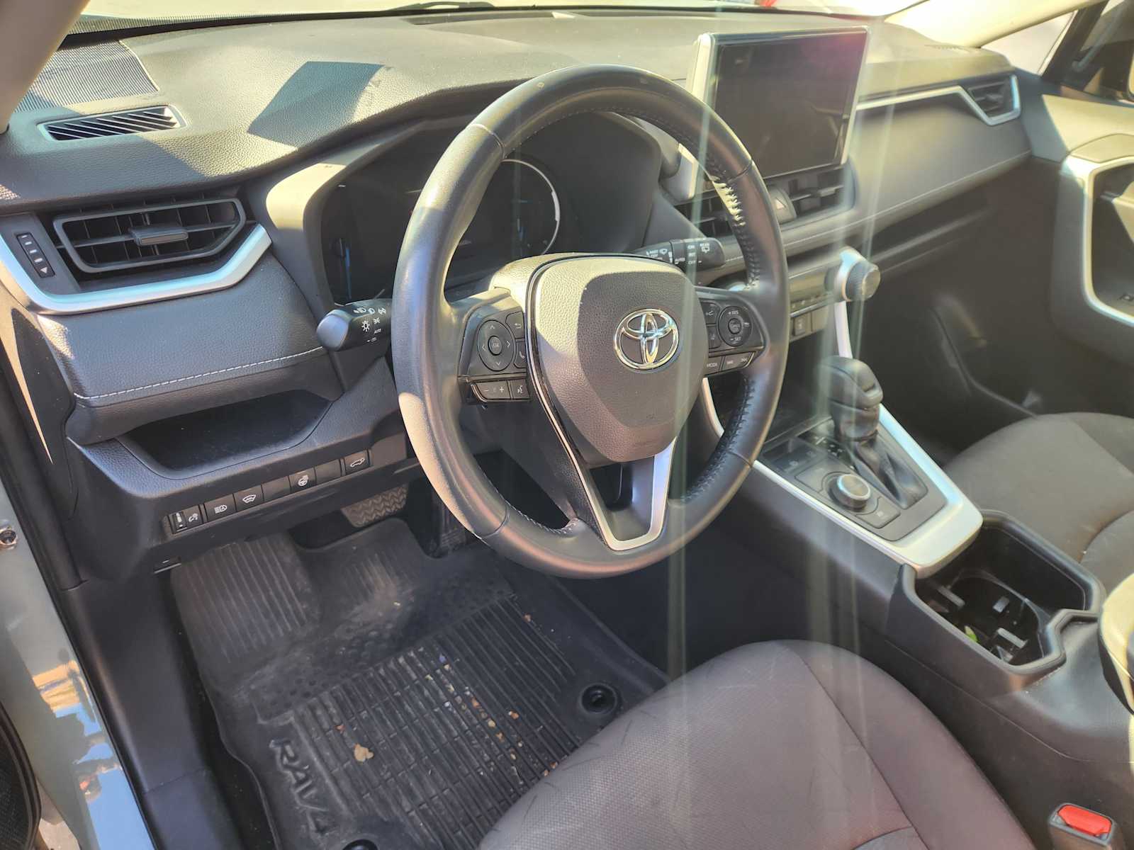 Thumbnail: 2023 Toyota RAV4 - 8