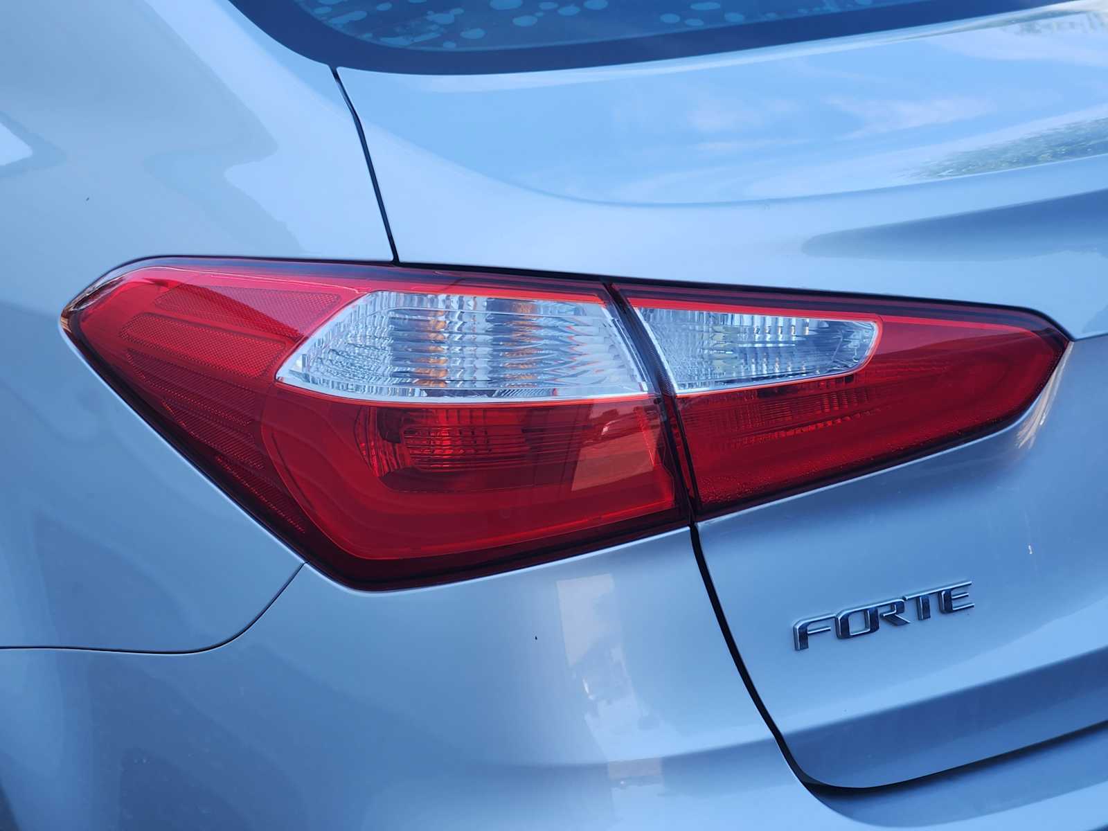 Thumbnail: 2016 Kia Forte - 12