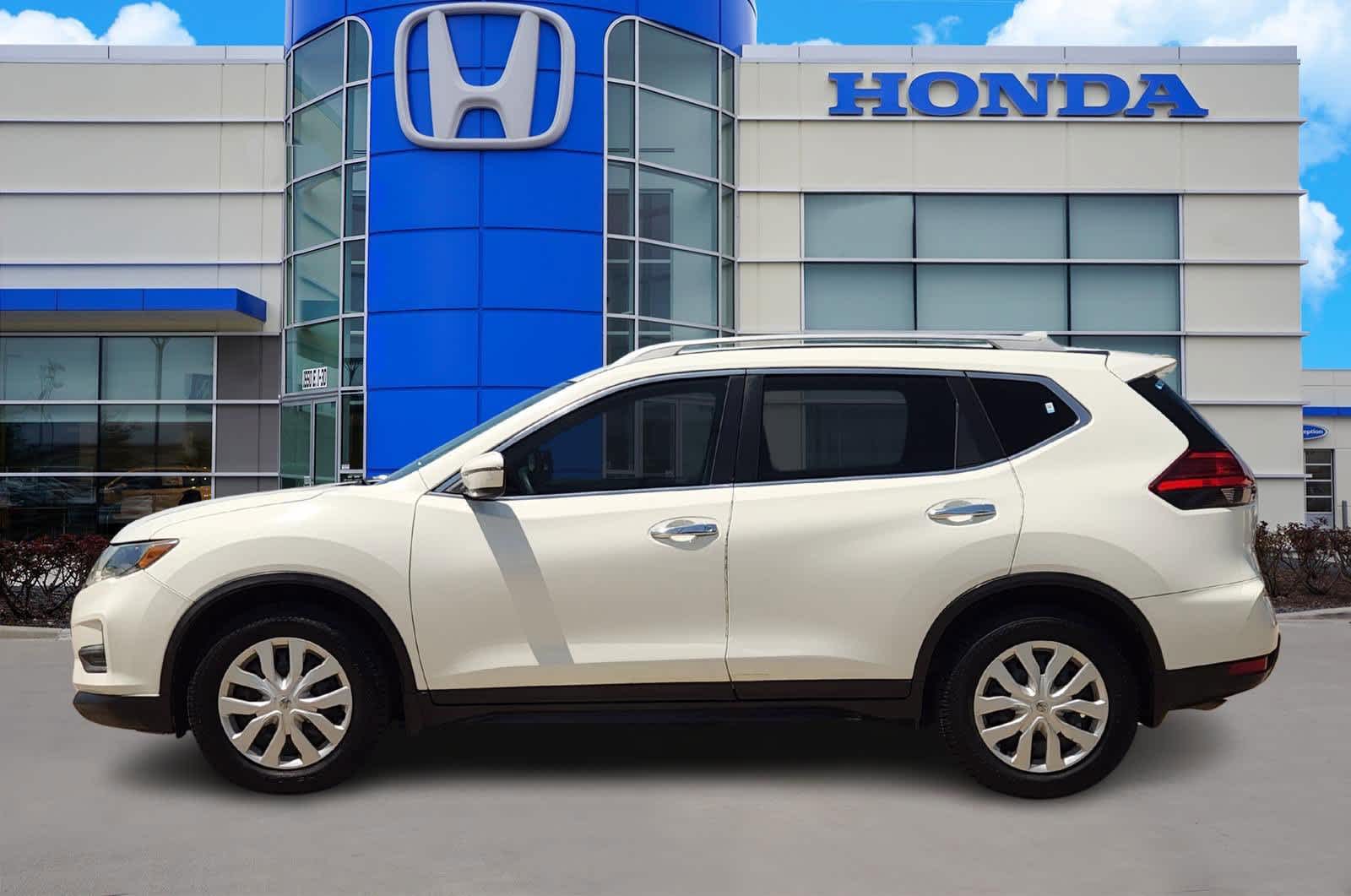 Thumbnail: 2017 Nissan Rogue - 3